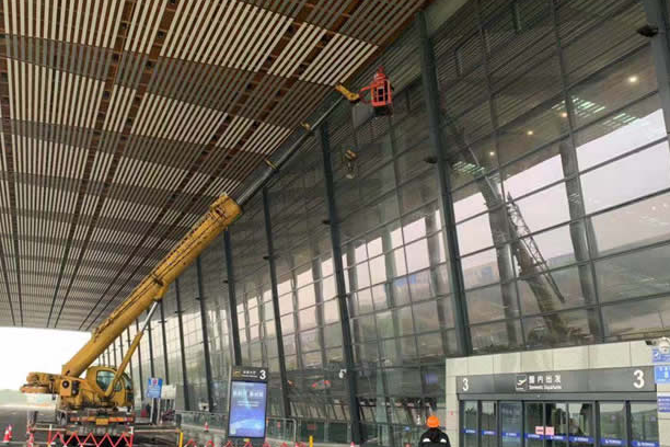 郧西玻璃幕墙维护和保养